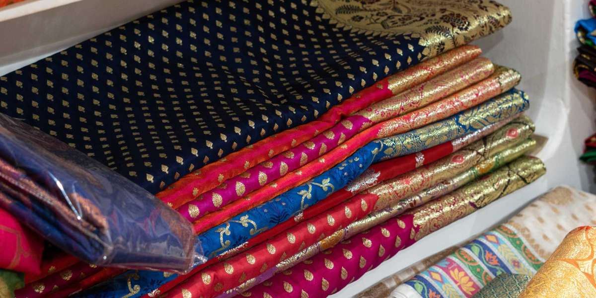 Unveiling Timeless Elegance: Buy Banarasi Saree Online from Monamaar
