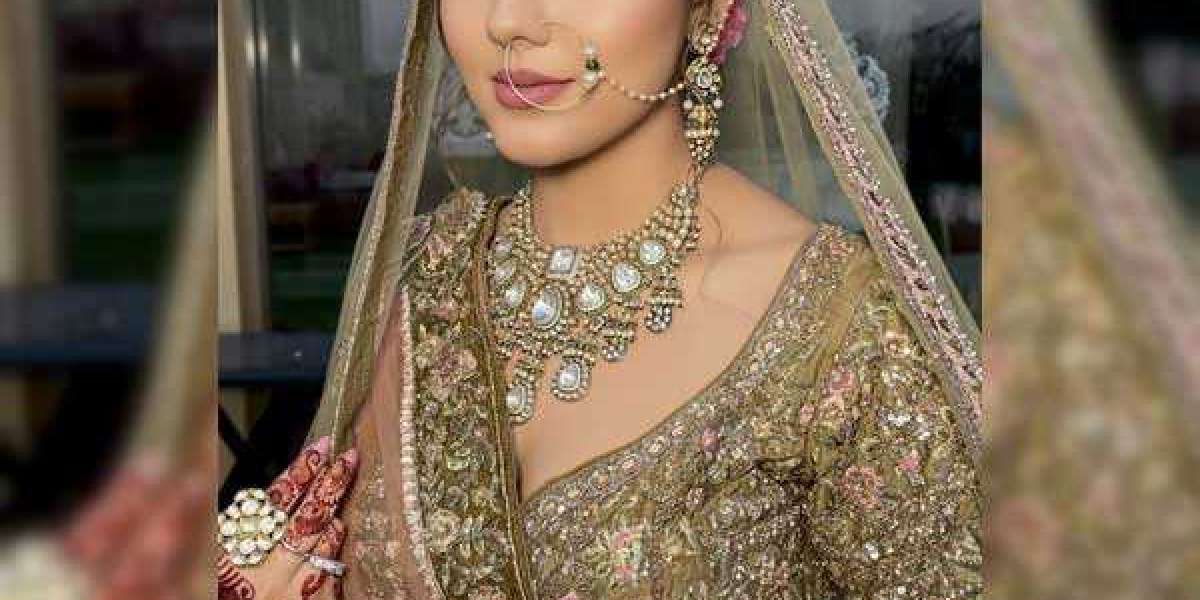 Makeup Artist in Delhi | Bridal Makeup Artist in Delhi | Celebrity Makeup Artist in Delhi