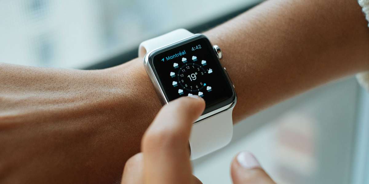 Unveiling Your Perfect Wrist Accessory: How to Purchase a Stylish Smartwatch in UAE (2024)