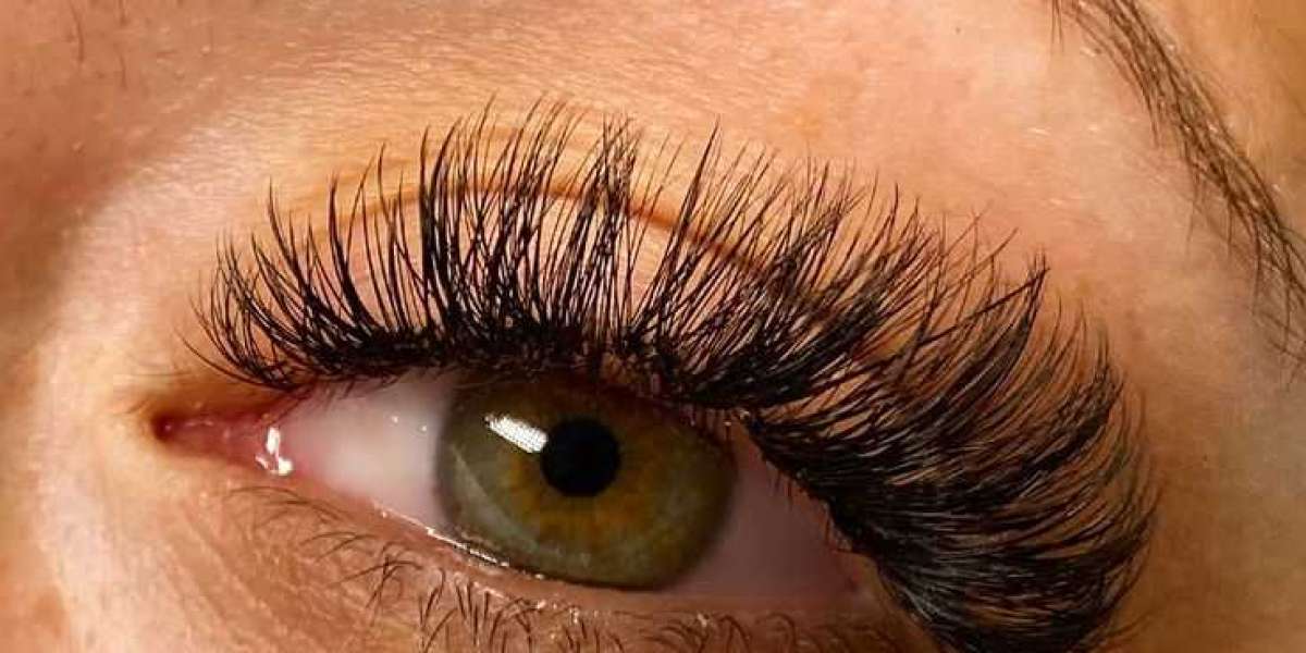 The Beauty of Hybrid Fill Lash Extensions