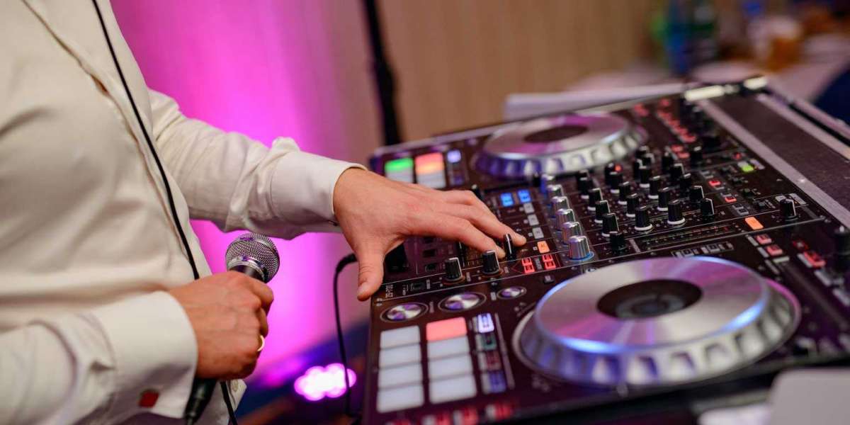 Laptop Stands for DJs: Improving Ergonomics During Performances