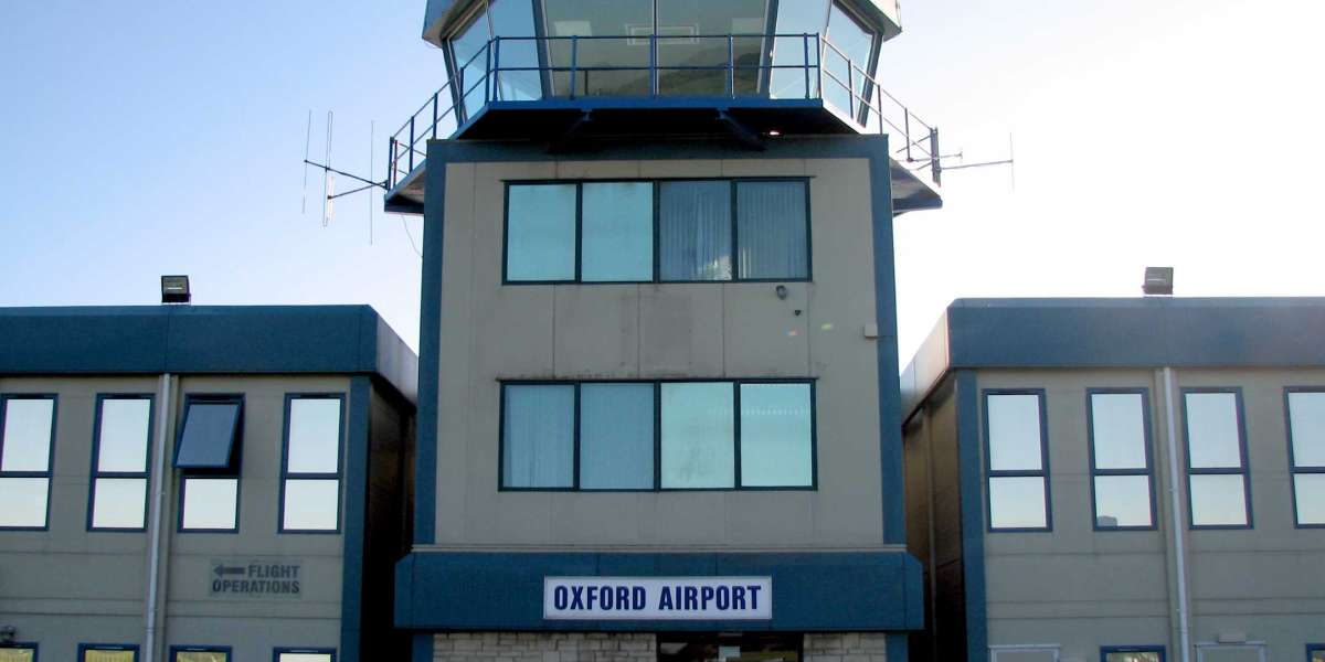 Navigating Oxfordshire's Airports: A Comparison of Car Services