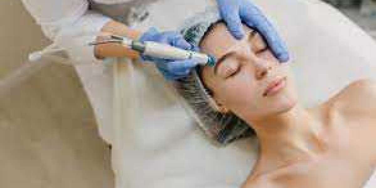 Unveiling Radiance: The Hydrafacial Experience in Dubai's Skincare Oasis