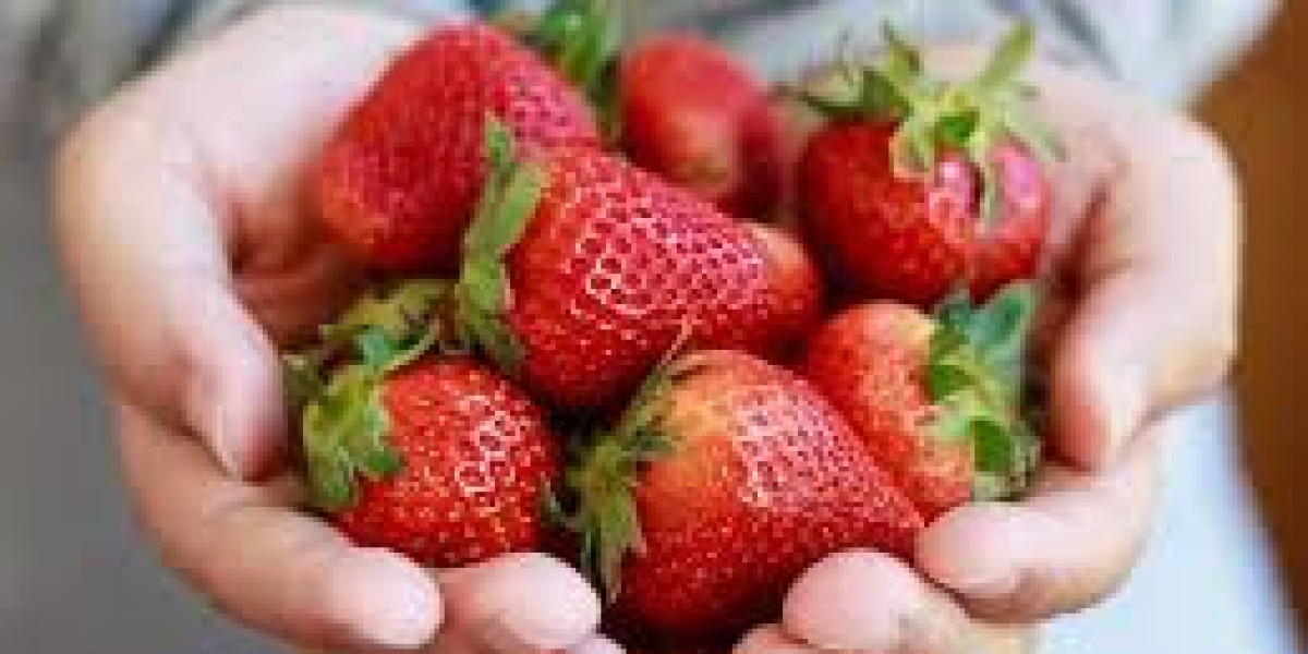 What are the medical advantages of eating strawberries?