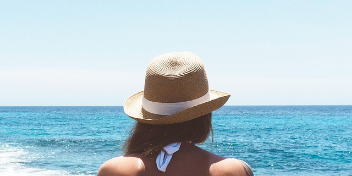 Choosing the Perfect Color for Your Beach Hat