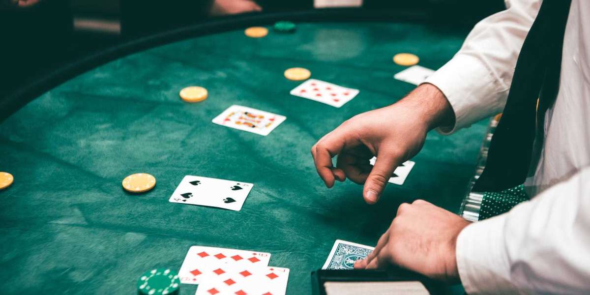 Deciphering the Digital Poker Code: Crafting a Winning Strategy for Online Casino Hold’em Sites