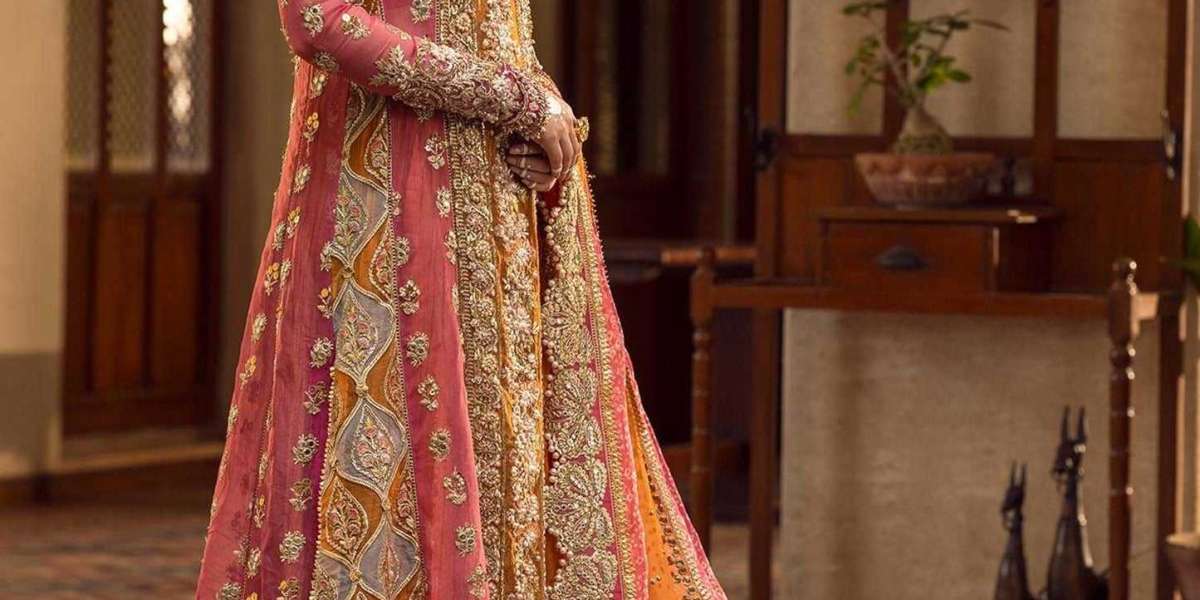 Embrace Elegance: Pakistani Qalamkar Dresses from Mwishstore