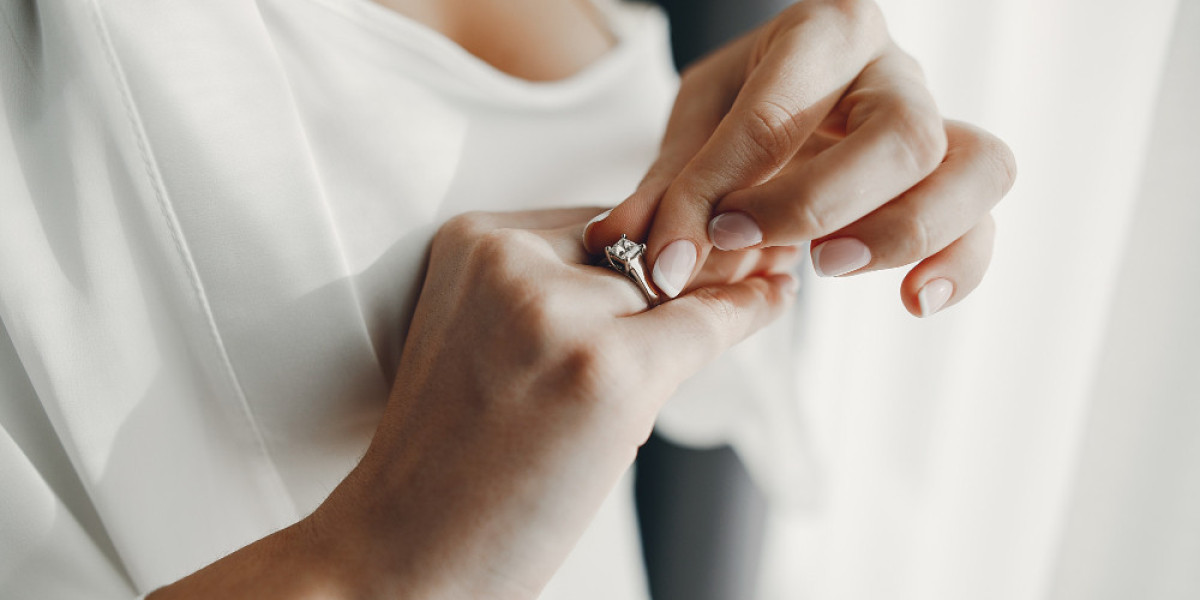 How to Match a Solitaire Diamond Ring with Your Partner's Personality
