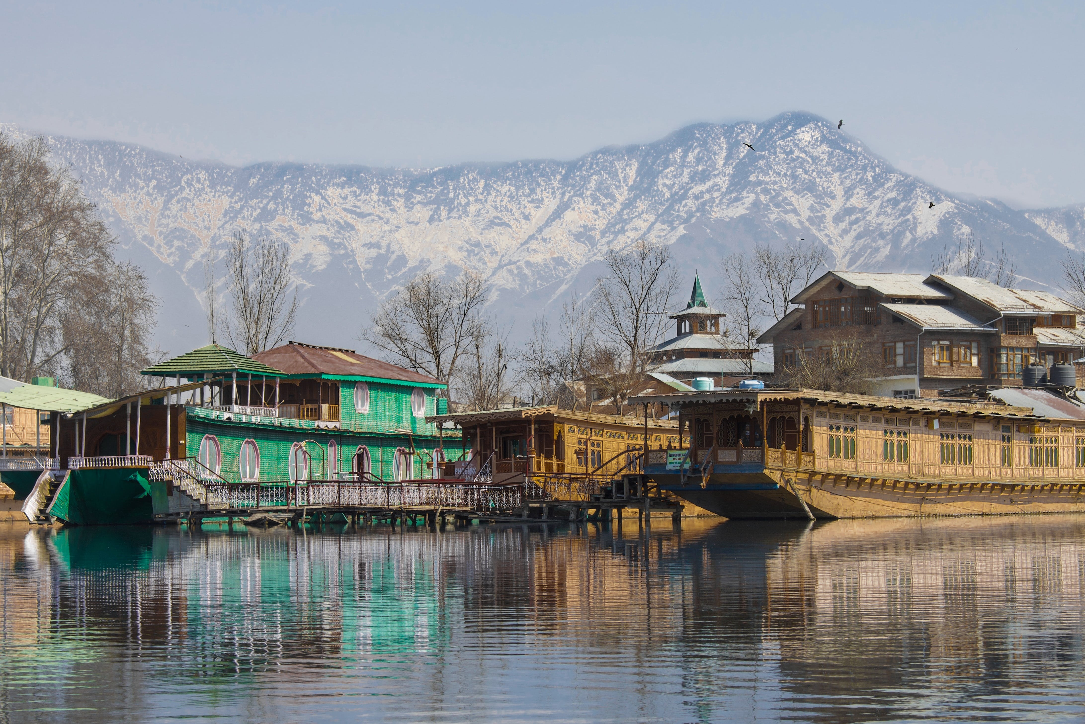 Top 10 Best Houseboats In Kashmir To Stay In 2024