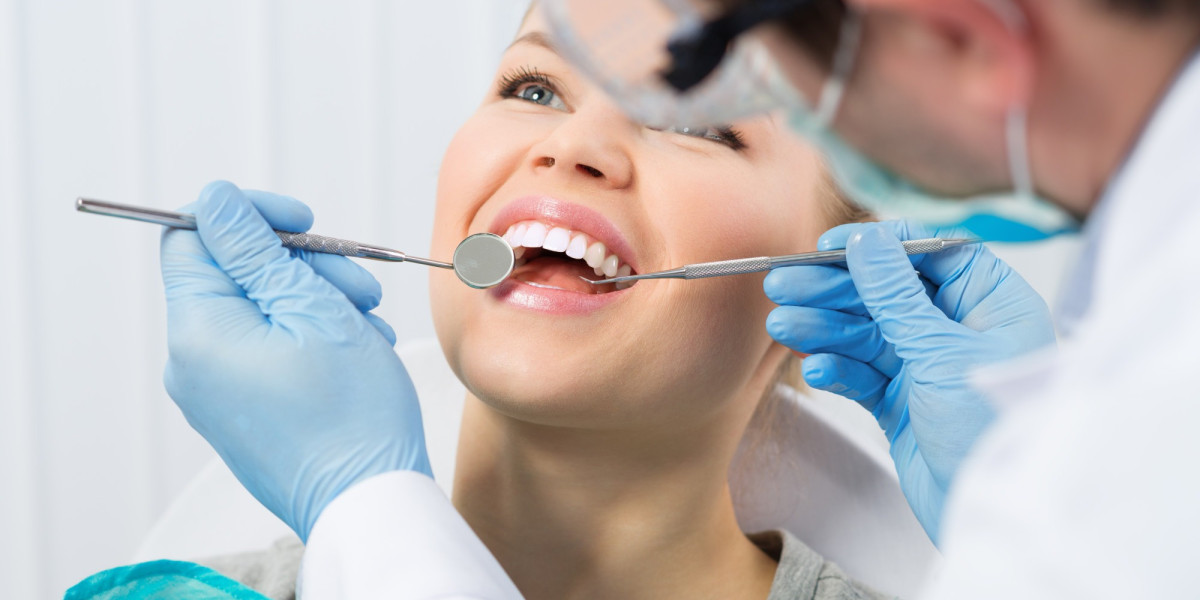 The Role of Technology in Modern Dental Clinics: Advancements Enhancing Patient Care