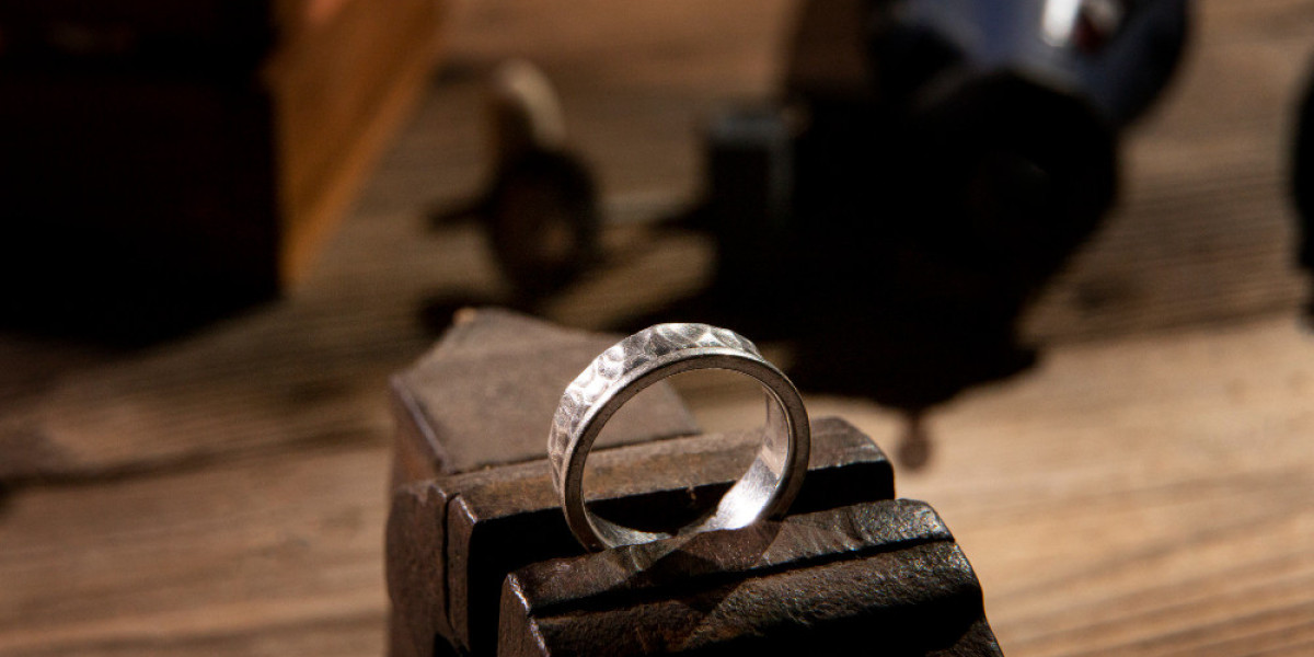 5 Modern Men's Diamond Ring Designs for the Contemporary Gentleman