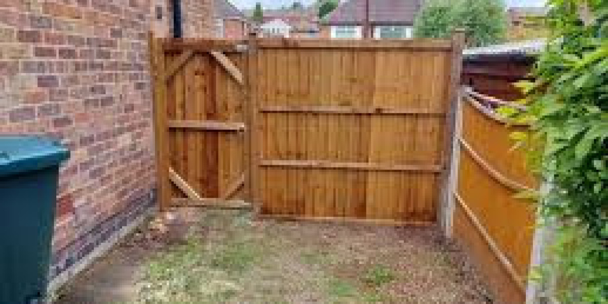 Rustic Charm: Wooden Garden Gates for a Cozy Aesthetic