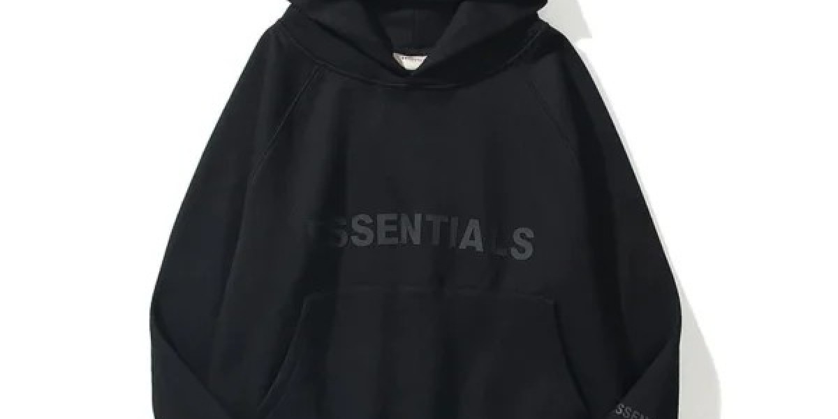 The Rise of the Essentials Hoodie in Canada: A Blend of Style, Comfort, and Streetwear Culture