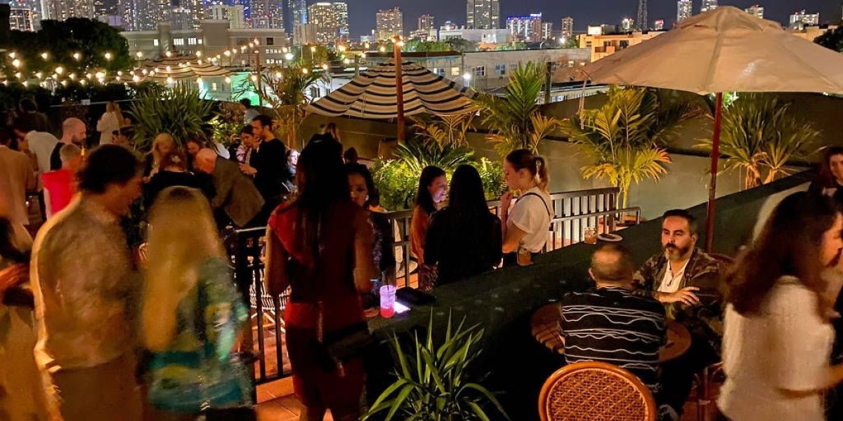 Discover the Vibrant Scene at Miami Lounge Bars