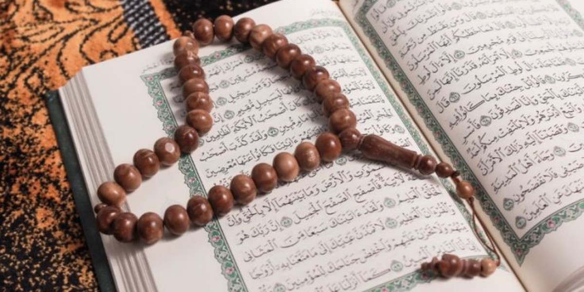 Discover the Path to Quranic Knowledge with an Online Quran Academy USA