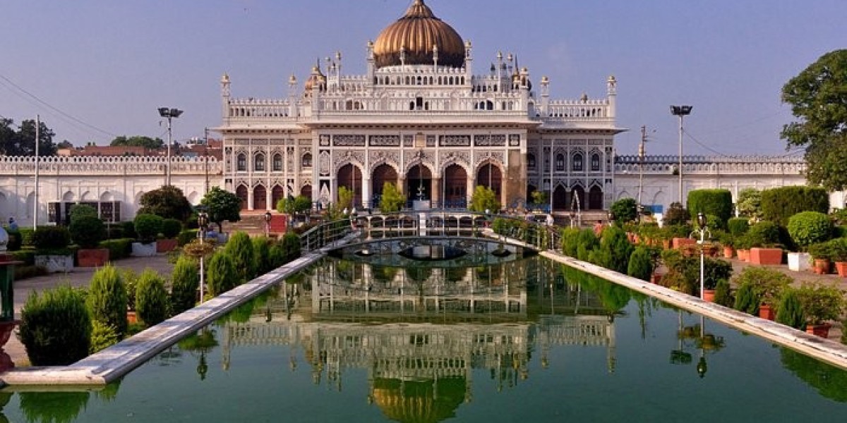 Dehradun to Lucknow Cab