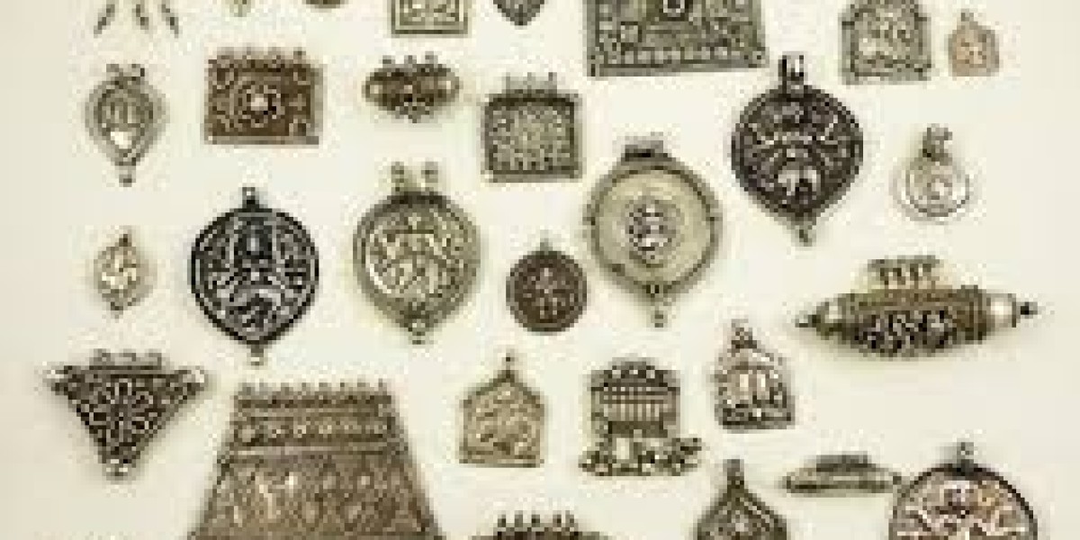 Talismans: Early Representations connected with Electric power in addition to Safeguard