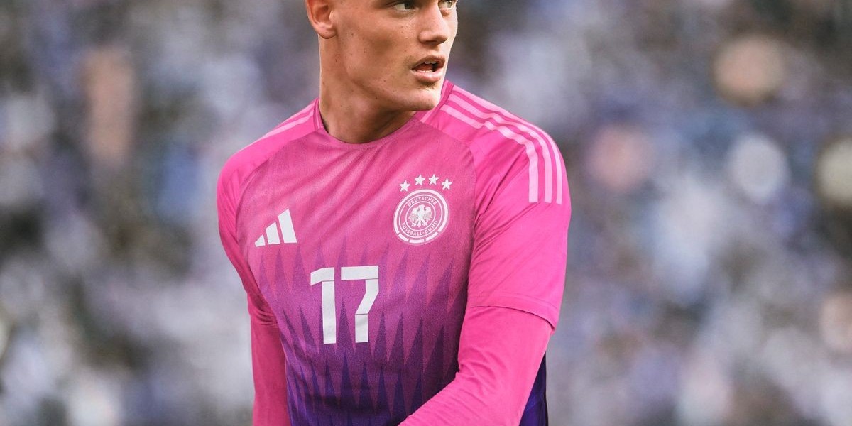 Das deutsche Fußballtrikot hat sich im Laufe der Zeit weiterentwickelt