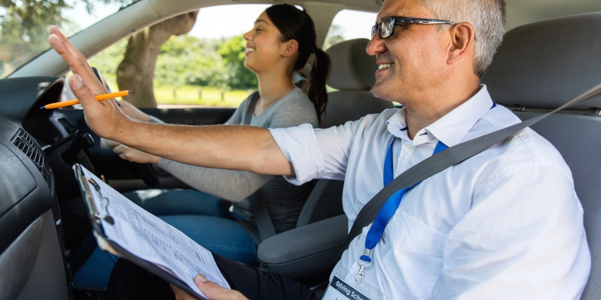 Why More Learners Are Choosing Driving Instructors in Manchester