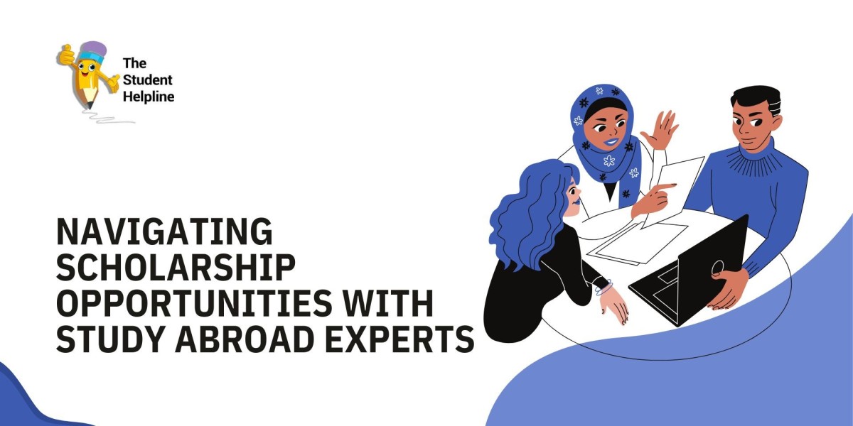 Navigating Scholarship Opportunities with Study Abroad Experts