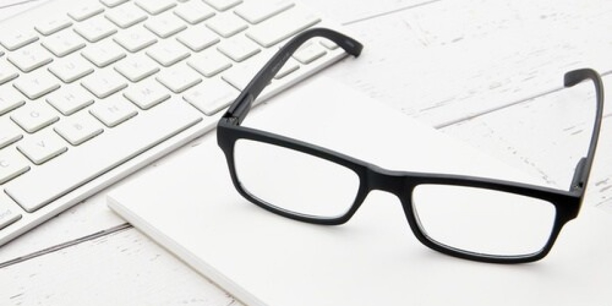 The Benefits of Using Reading Glasses for Your Eye Health