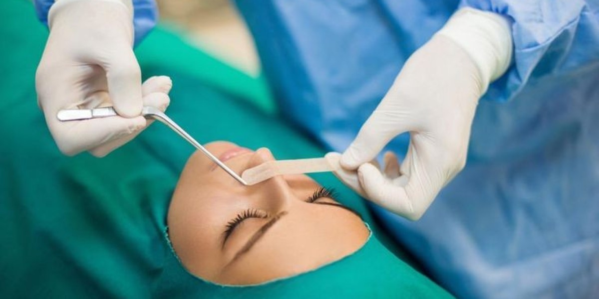 هل يمكن تعديل انحراف الحاجز الأنفي أثناء تجميل الأنف؟