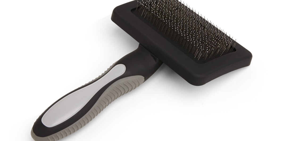 Well and Good Ionic Pet Brush: The Smart Way to Groom Pets