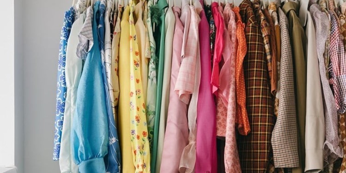 Why Taan Stands Among Top Female Clothing Brands in Pakistan & Orange Khaftan Styles to Buy