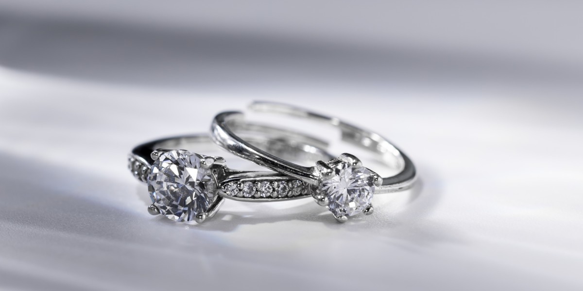 Timeless Elegance: Why Platinum Rings for Men and Women Are the Perfect Choice
