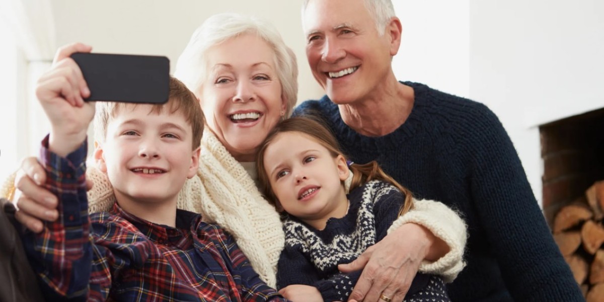 Your Guide to EEA Family Permits: Why Immigration Solicitors UK Are Essential