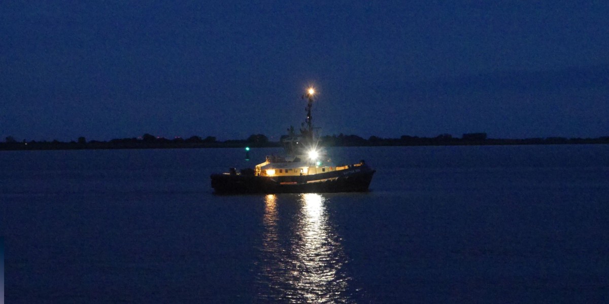 Work Smarter and Safer with the Best Workboat Lights