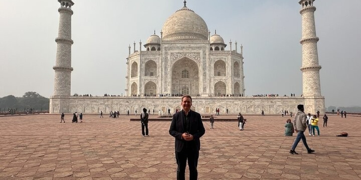 Discover the Magic of Agra with the Best Taj Mahal Luxury Tour Experience