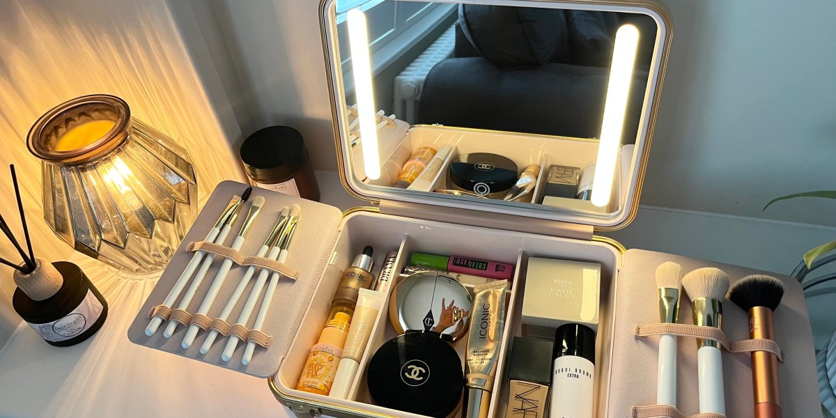 10 Best Makeup Suitcase Travel Options in the UK – Smart Makeup Storage Boxes & Stylish Makeup Cases