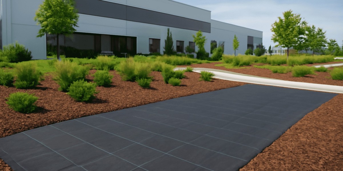 Top Benefits of Ground Cover Fabric for Commercial Landscaping