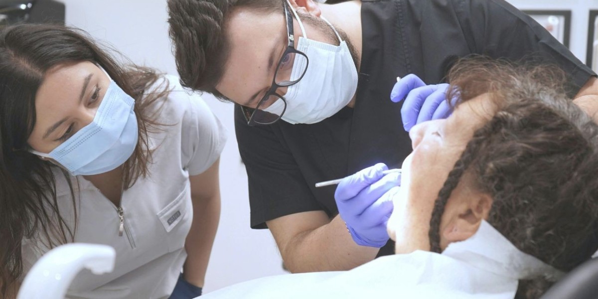 Dentist open on Weekends in Chicago, IL | Emergency Dental Service