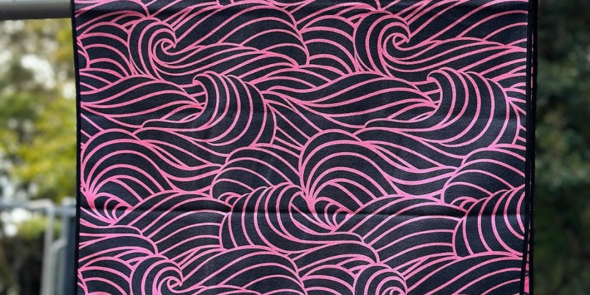 Discover the Smartest Way to Stay Dry: Towelup Innovative Towels for Beach, Gym & Travel