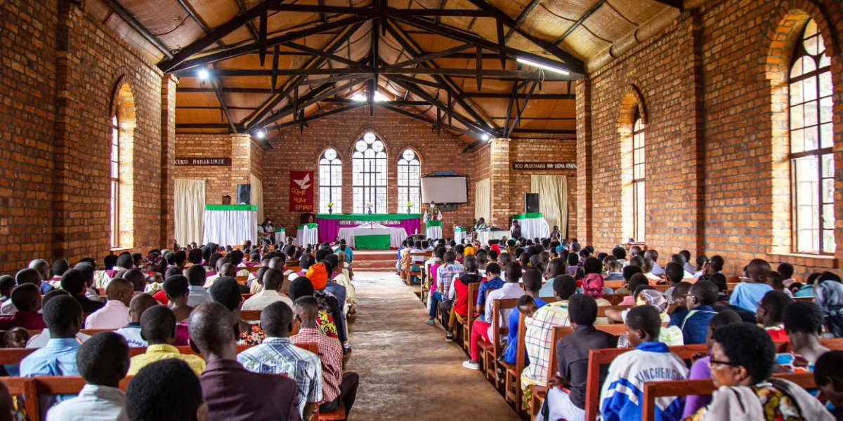 Humanism and Faith: How Unitarian Congregations Bridge Reason and Spirituality