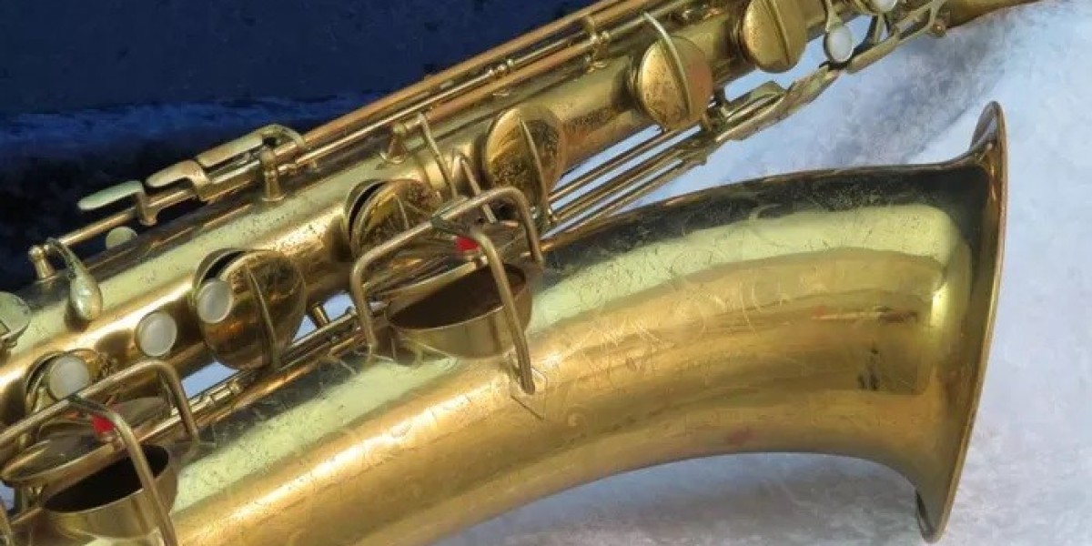 How Tall Is a Baritone Saxophone in Feet? A Detailed Guide