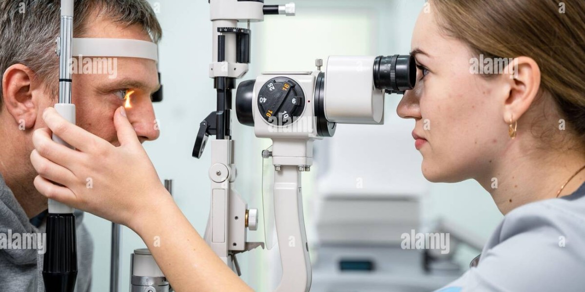 The Ultimate Guide to Eye Exams in Oakville: Why They Matter More Than You Think