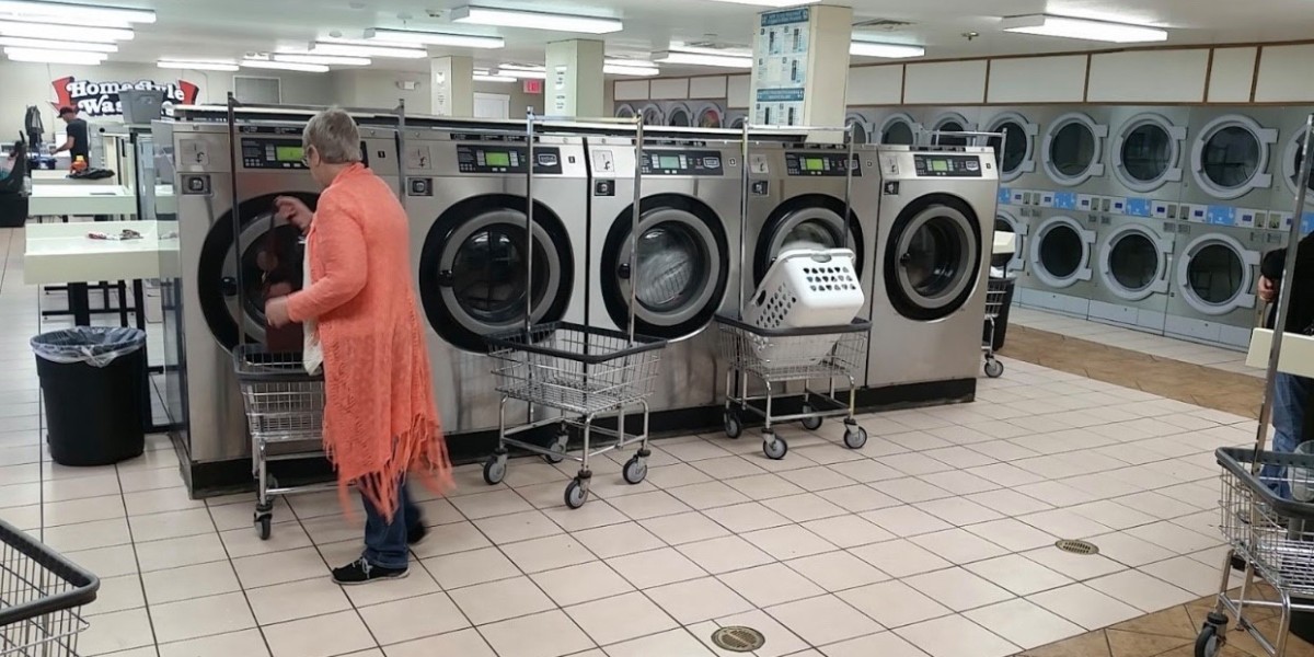 Why Restaurants in Lampe Rely on Professional Napkin Laundry Services