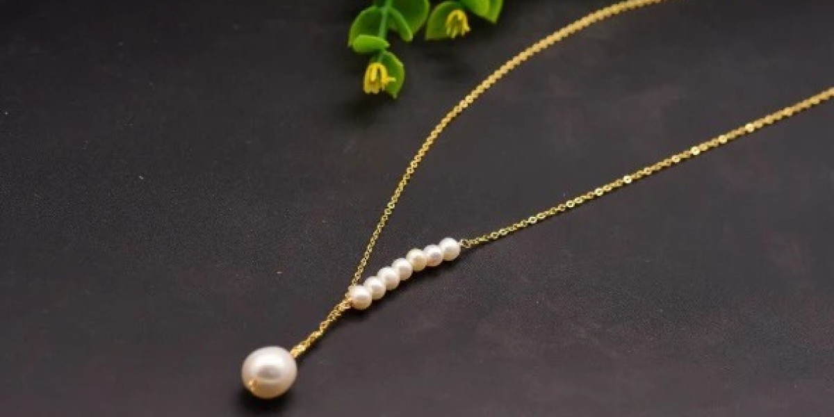 Why Men Are Wearing the Pearl Necklace Trend
