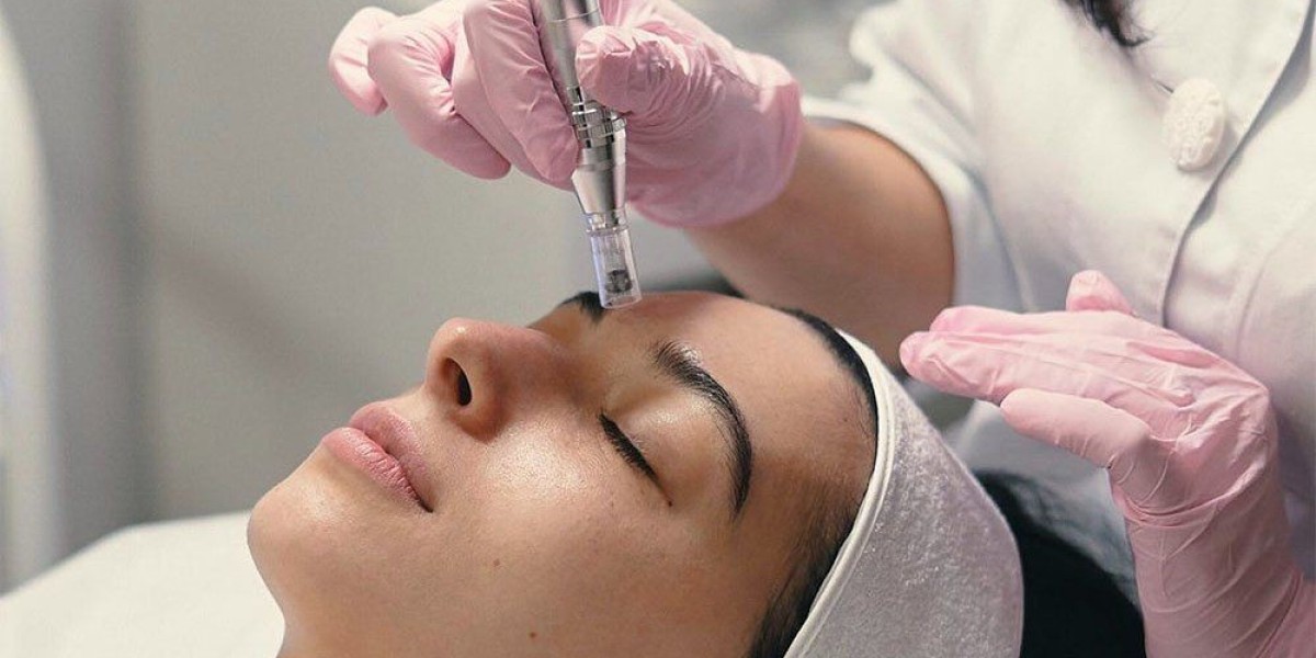 كيف يعالج الهيدرافيشل التصبغات والبقع الداكنة؟