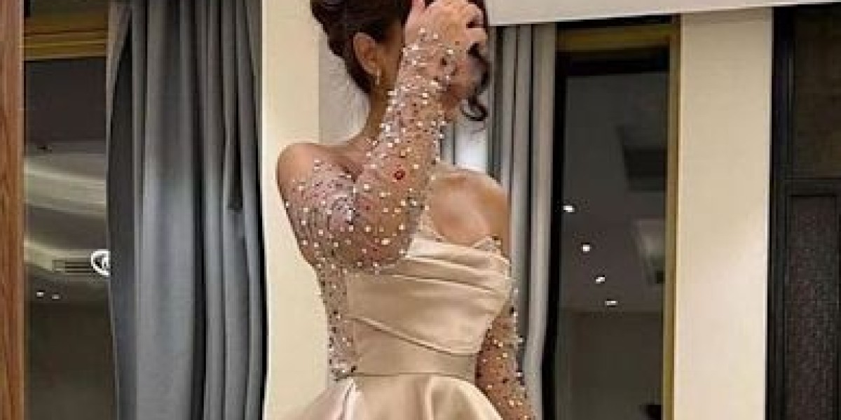 أحدث تصاميم فساتين السهرة لعامك المميز