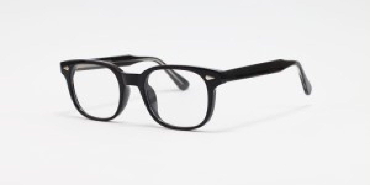 Understanding Pakistan’s Eyewear Market Cartier, Ray-Ban, and Oakley in Comparison