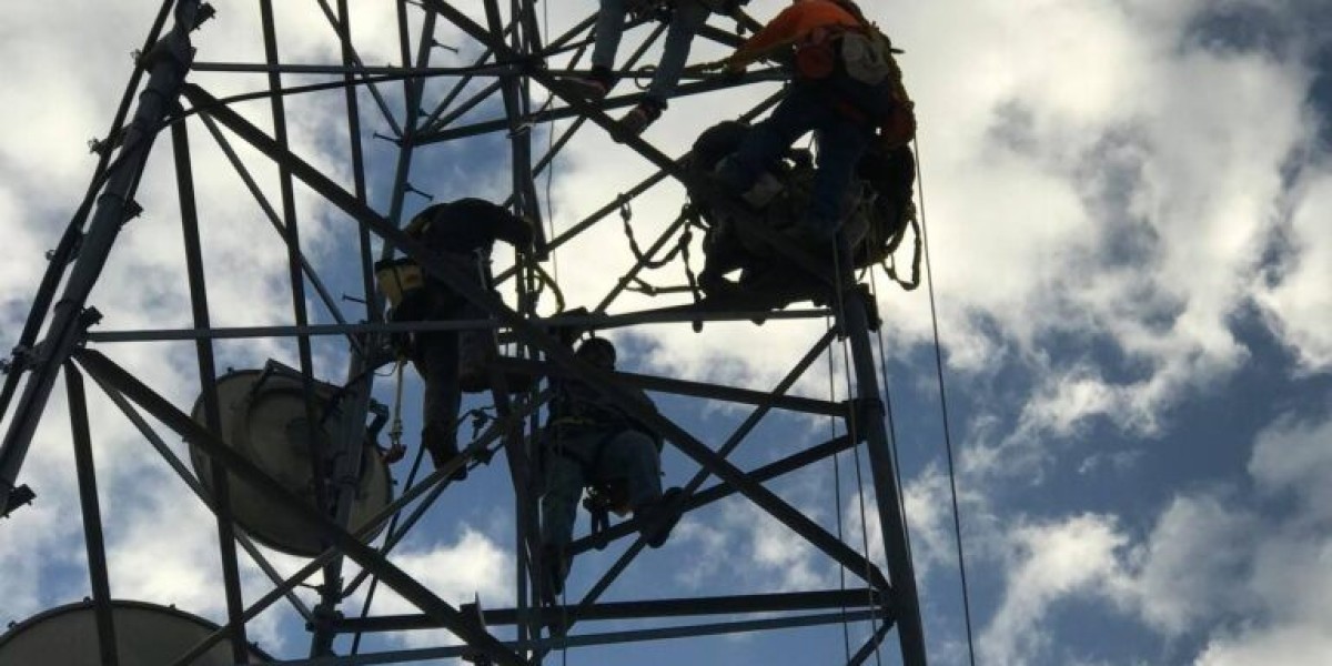 Advanced Tower Services — Expert Microwave Dish Installation & Telecom Tower Solutions for Modern Connectivity