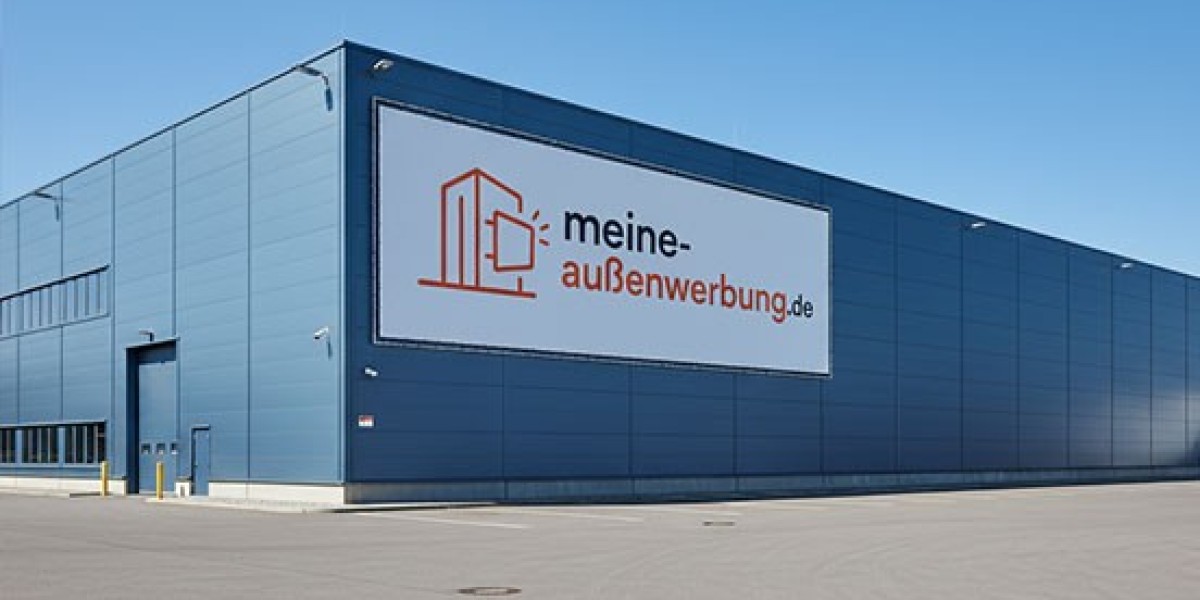 Was sind Fassadenschilder?